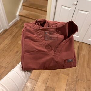 Figs Women's Short Sleeve Top - Brick Red